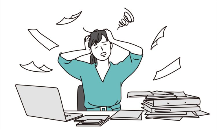 発注業務に追われている女性